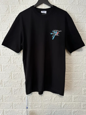 Black Off-white signature arrows motif via graffiti cotton tee