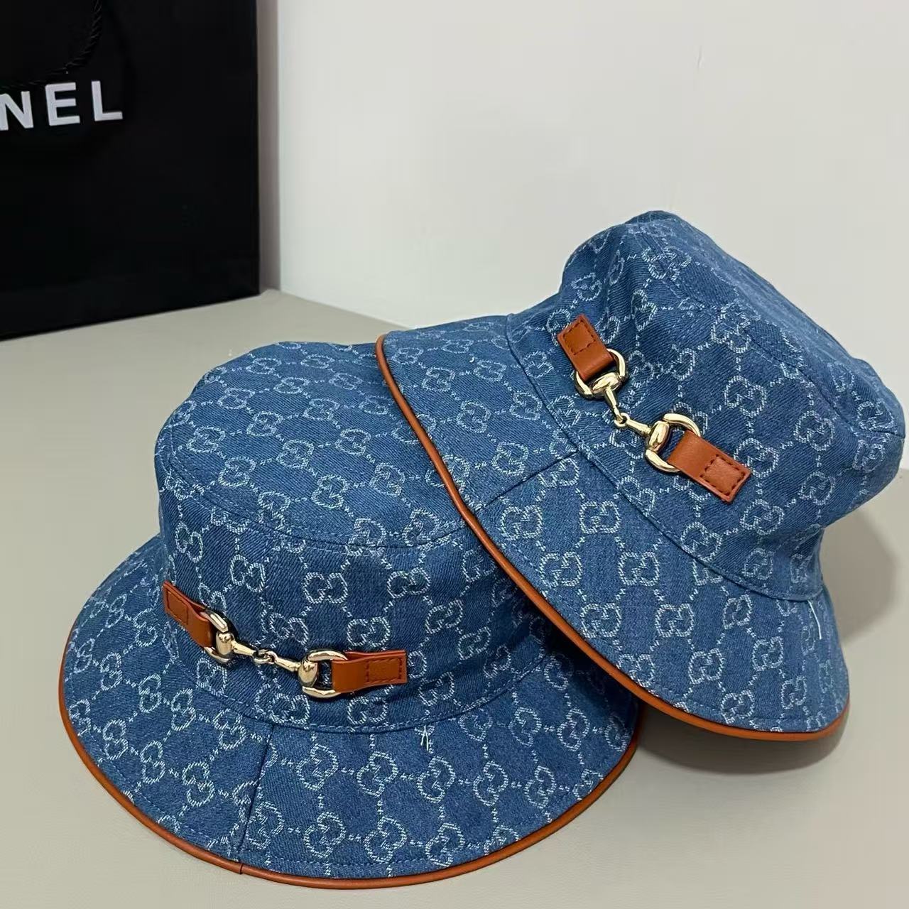Blue Gucci interlocking GG monogram gold-toned horsebit bucket hat - Image 5