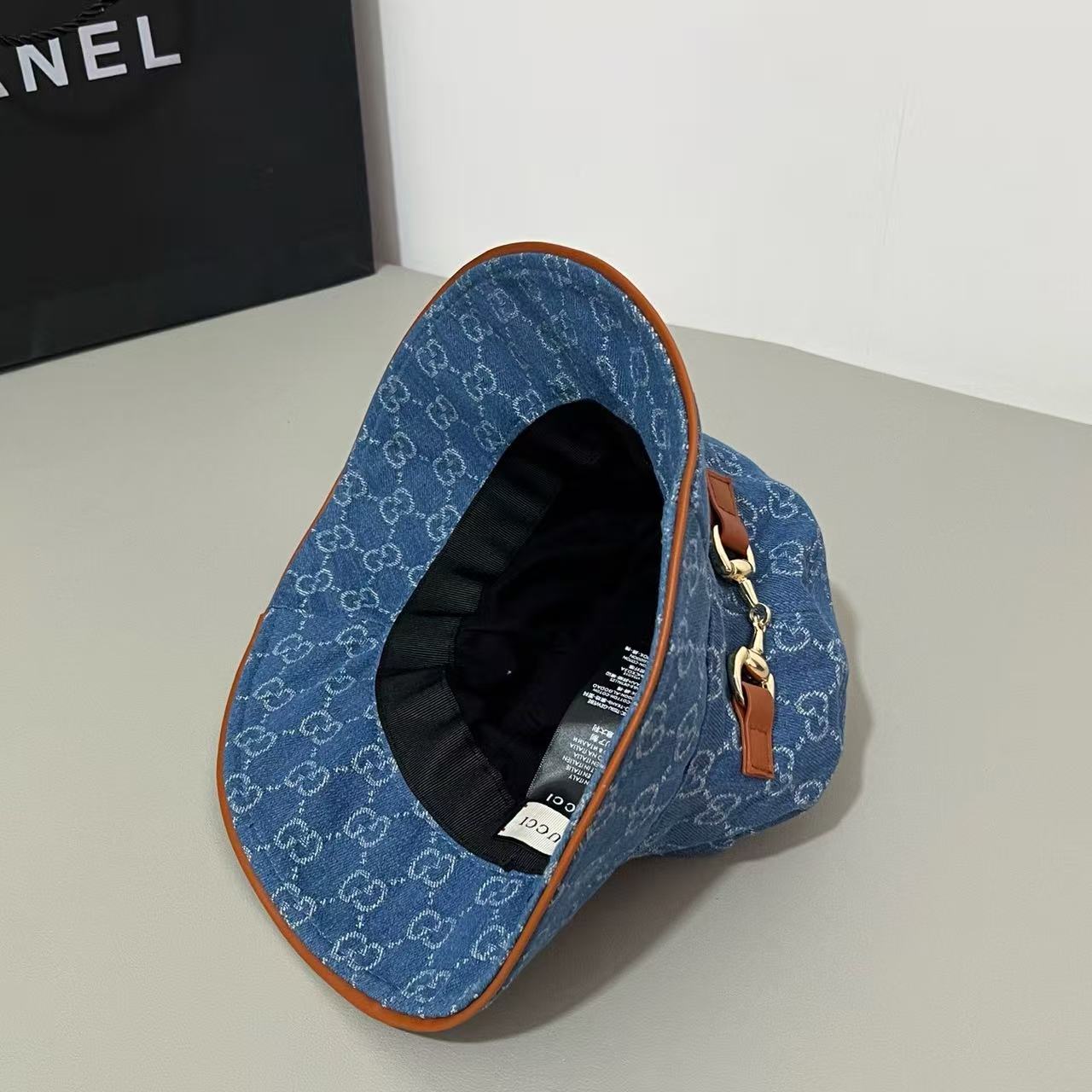 Blue Gucci interlocking GG monogram gold-toned horsebit bucket hat - Image 2
