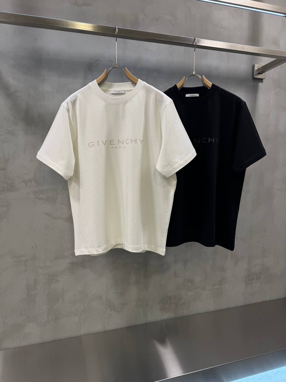 White Givenchy Paris beige logo-print crewneck cotton tee - Image 4