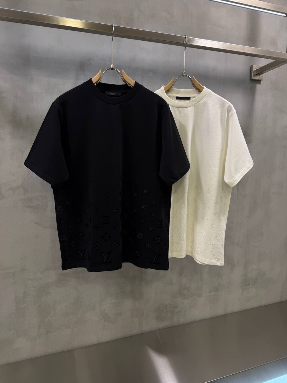 White LV Flock Print Monogram Gradient cotton tee - Image 4