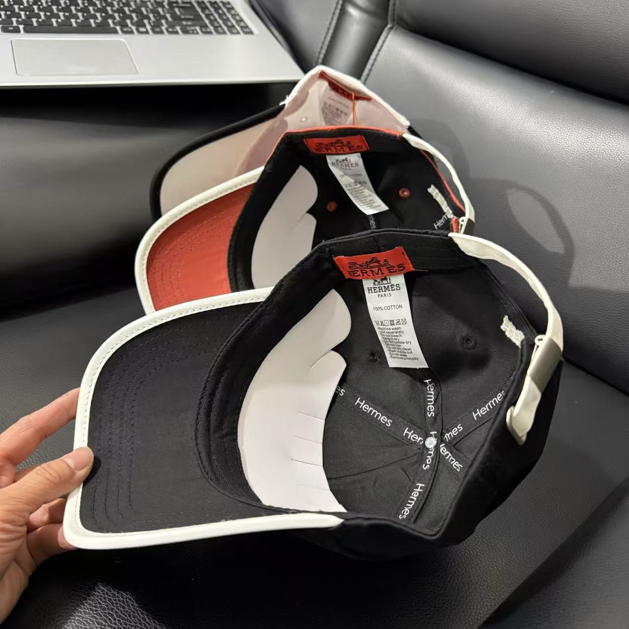 Black Hermes embroidered circular "H" logo white trim baseball hat - Image 5