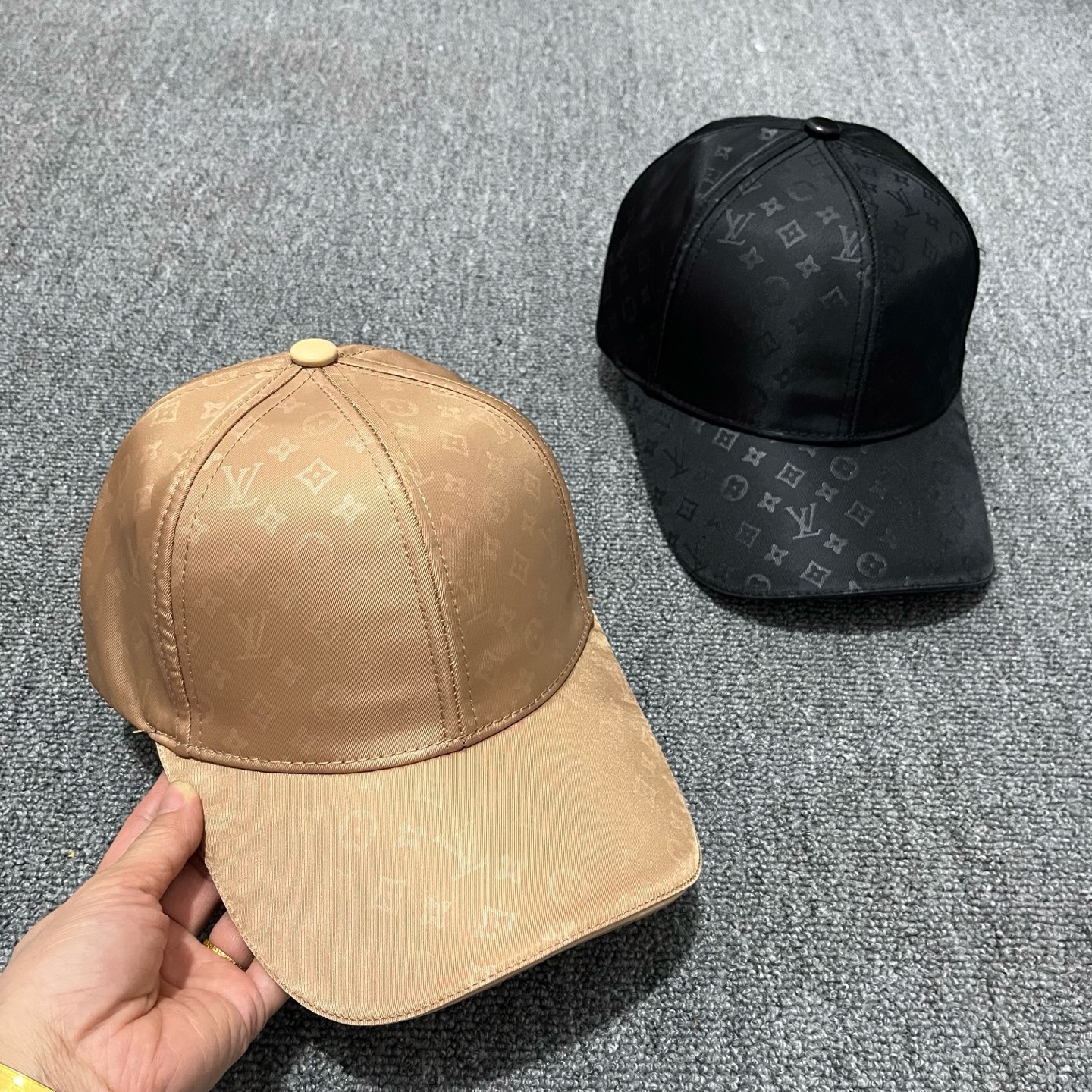 Beige LV all-over monogram logo pattern baseball hat - Image 3