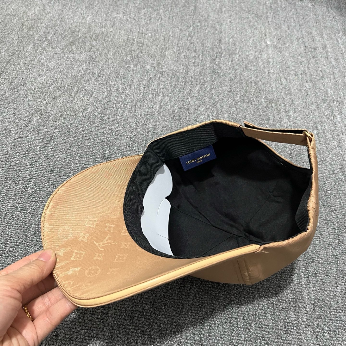 Beige LV all-over monogram logo pattern baseball hat - Image 6