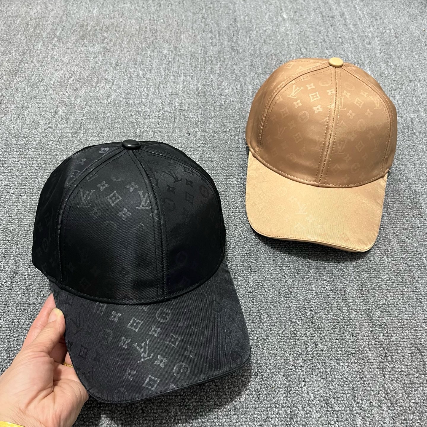 Beige LV all-over monogram logo pattern baseball hat - Image 5