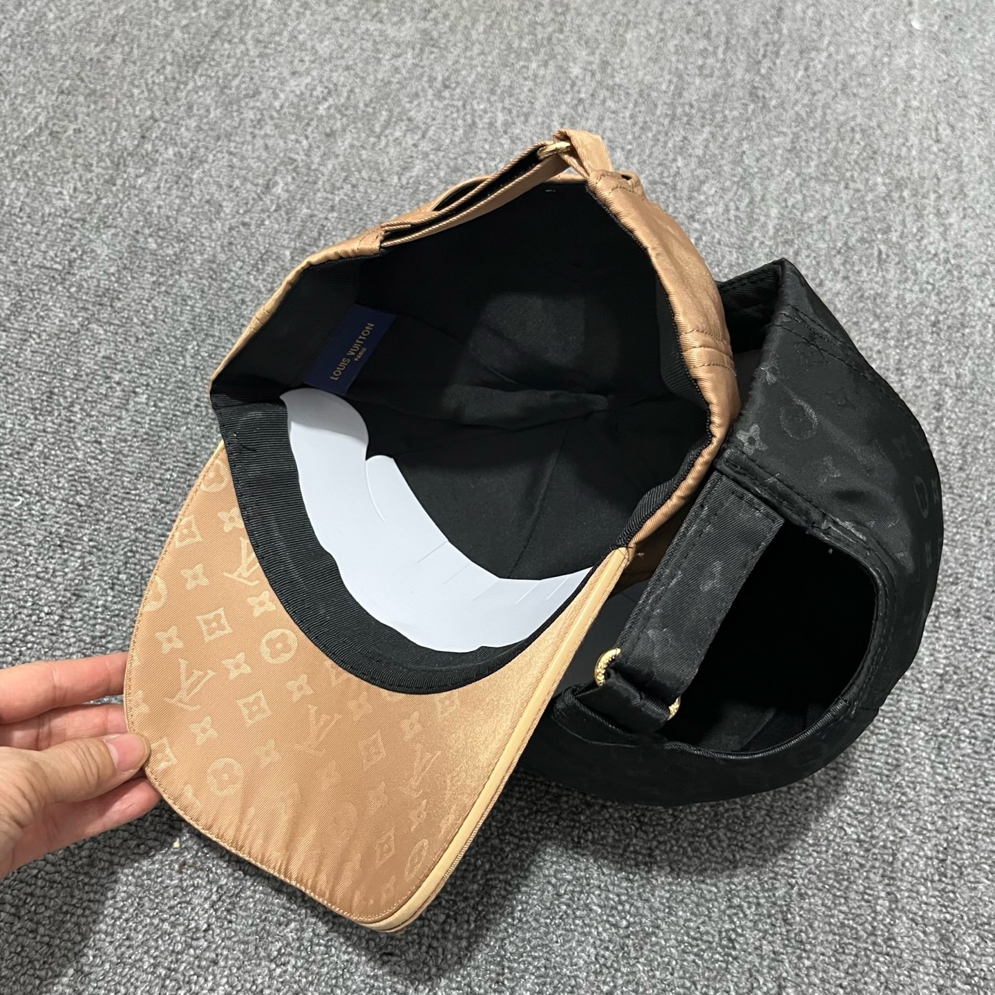 Beige LV all-over monogram logo pattern baseball hat - Image 4