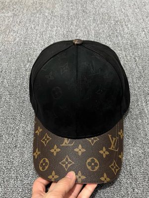 Black LV logo cap