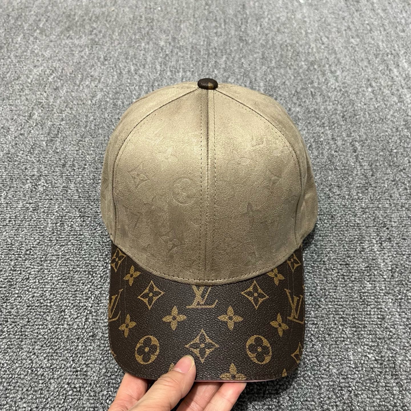 Beige Brown LV logo cap