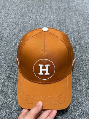 Honey-colored Hermes embroidered circular “H” logo baseball cap