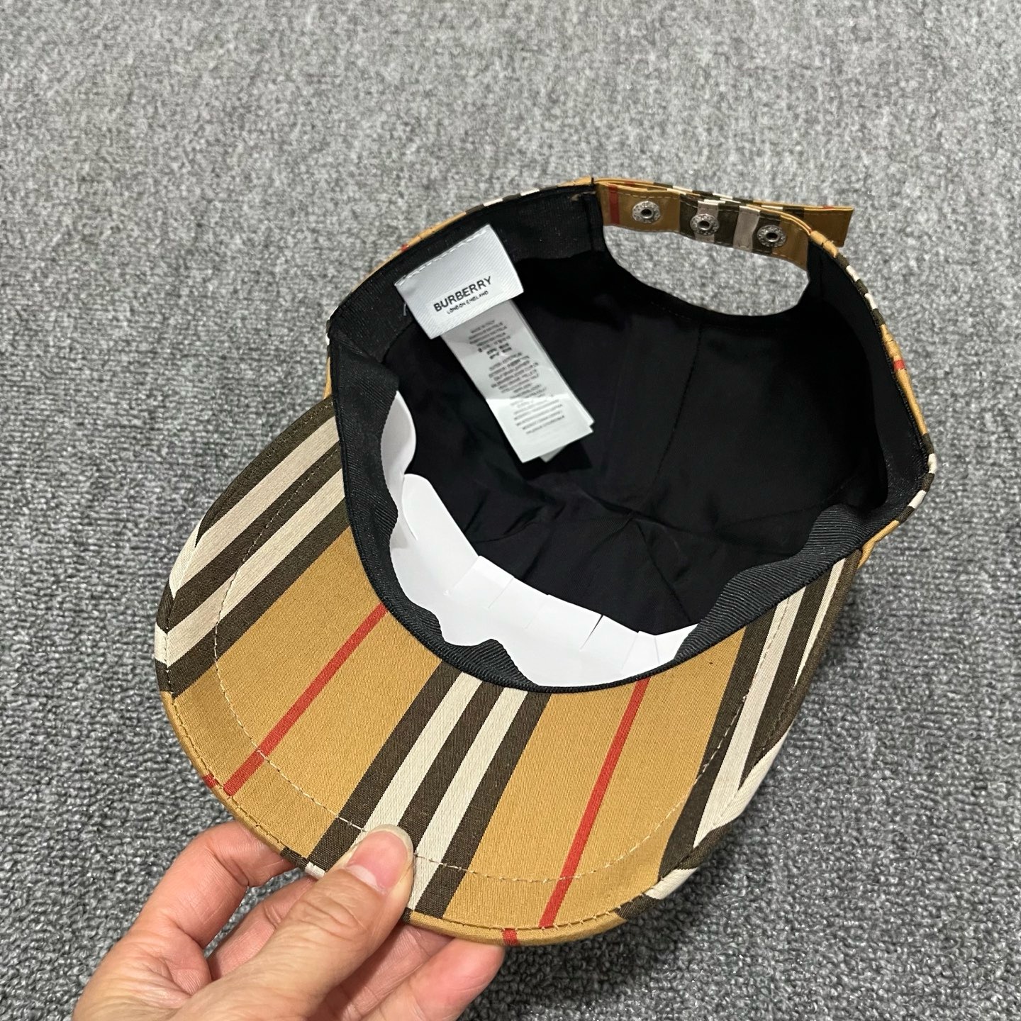 Beige Burberry monogram signature archive motif icon stripe baseball hat - Image 5