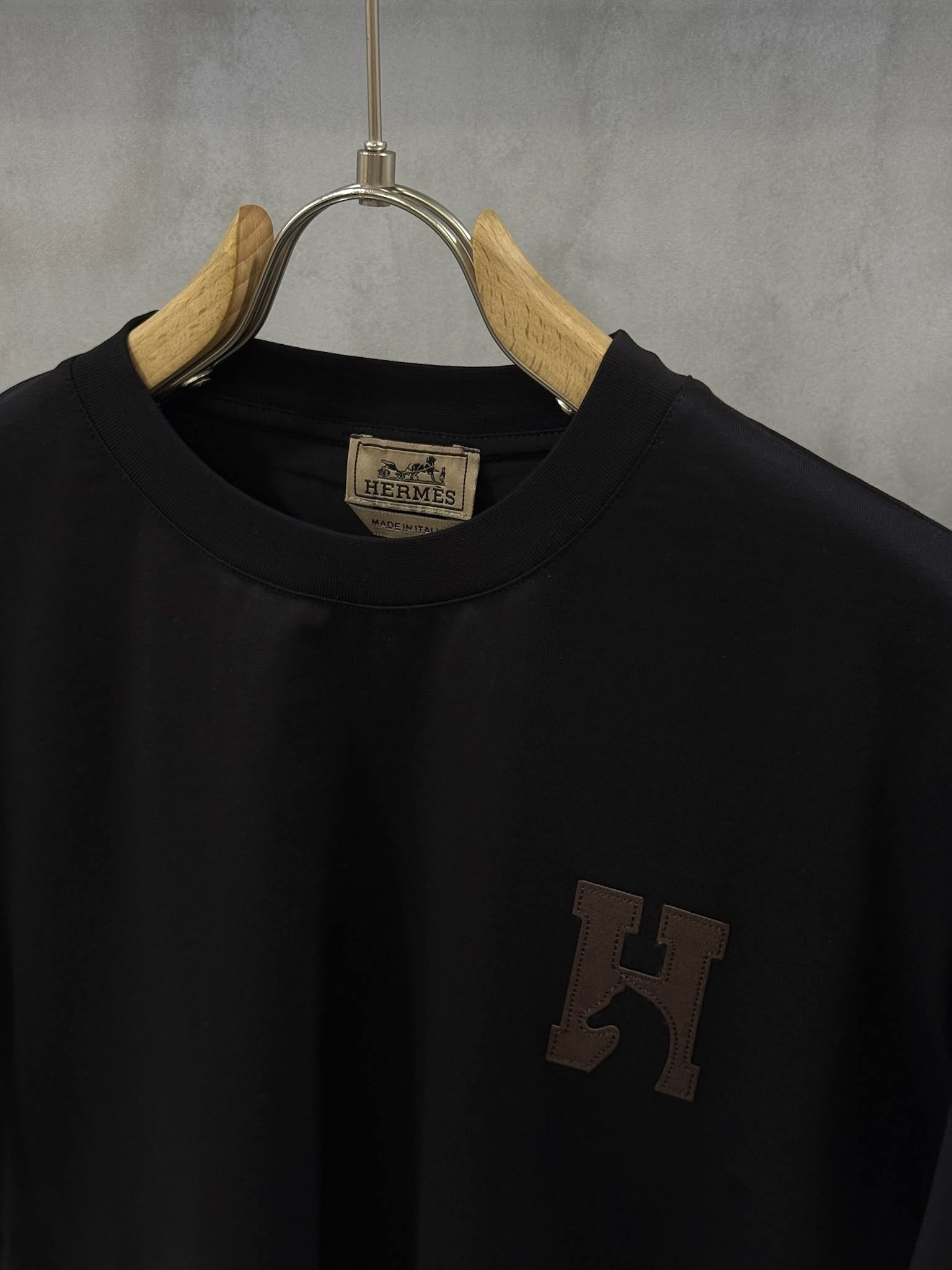 Black Hermès "H'Cheval" leather patch logo cotton t-shirt - Image 2