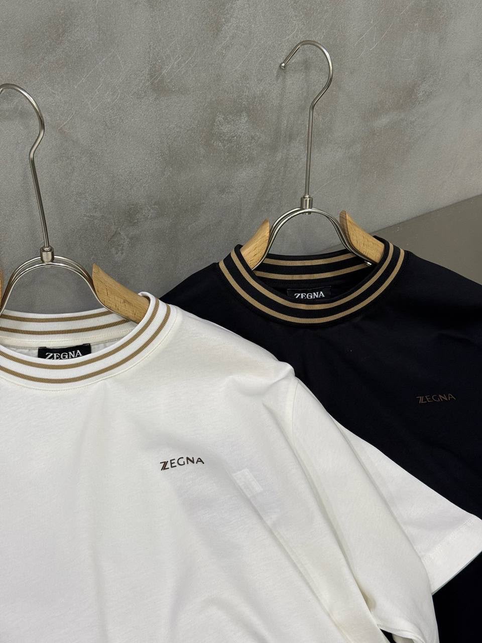 Black Zegna beige ribbed stripe collar cotton tee - Image 2