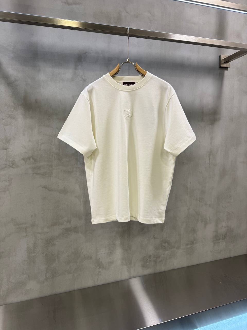 Beige Gucci GG embroidered centered logo cotton tee