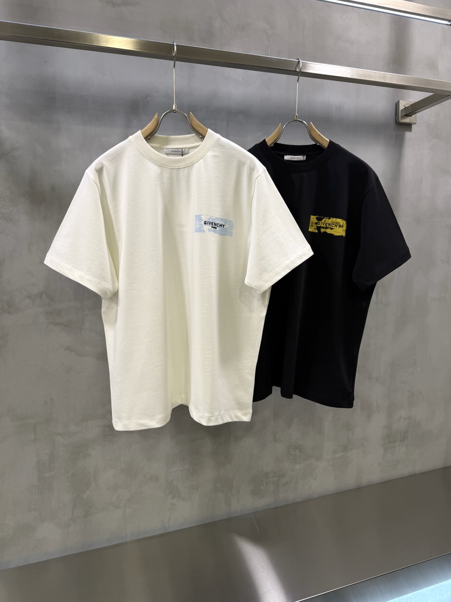White Givenchy paint-effect logo print cotton t-shirt - Image 5