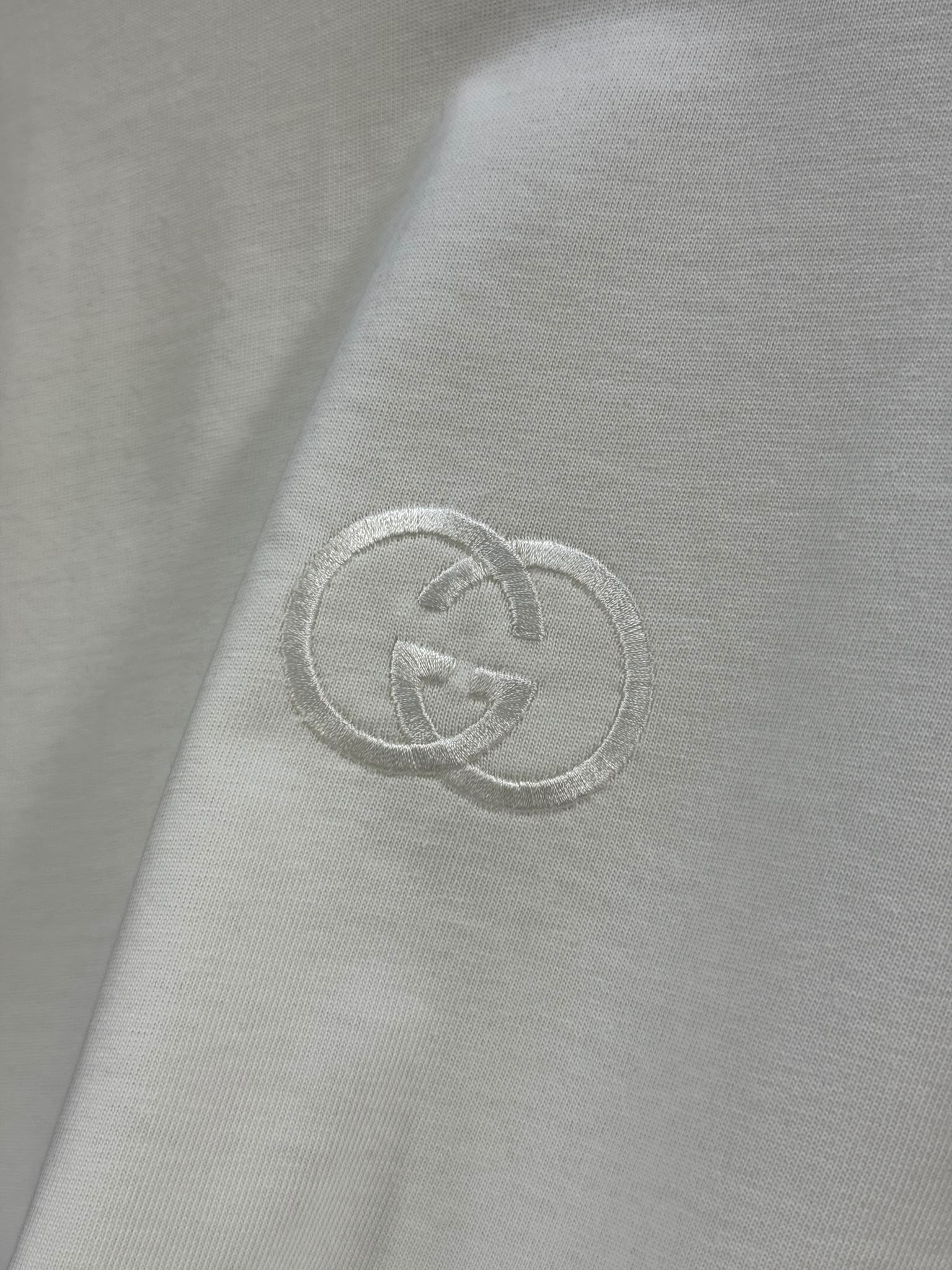 White Gucci GG embroidered centered logo cotton tee - Image 2